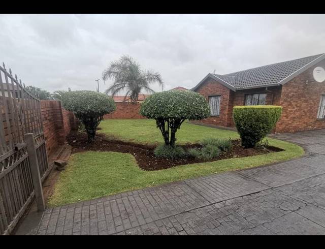 2 BEDROOM HOUSE FOR SALE IN DAWN PARK EXT
